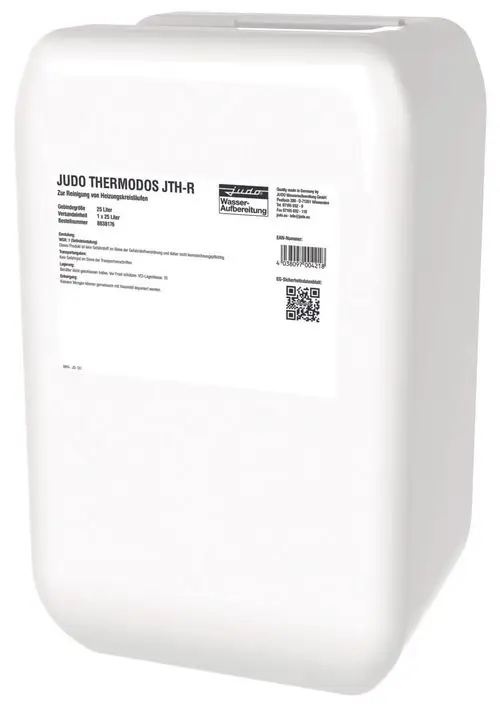 Weiße Kunststoffdose mit Etikett, enthält Reinigungslösung von Judo. Hinweise zur Verwendung und Sicherheit sind auf der Rückseite abgedruckt. Inhalt: 25 Liter.